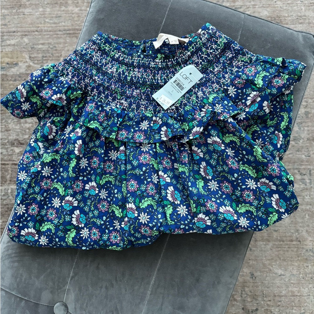 Loft ruffle top- petite small